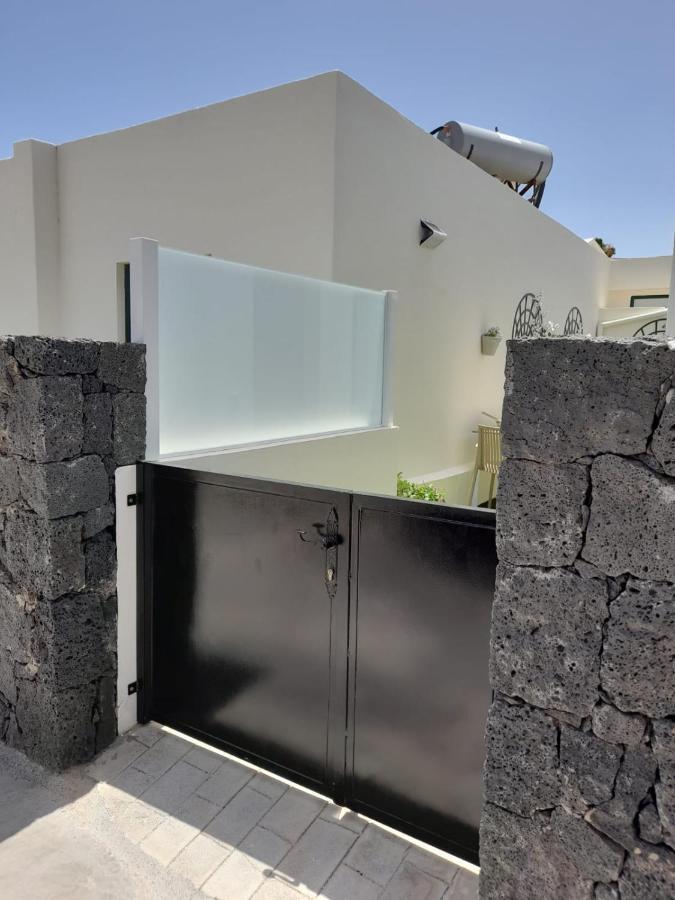 Bungalow Paseo Del Mar- Playa Roca Residence Sea Front Access - Free Ac - Wifi Costa Teguise Exterior photo